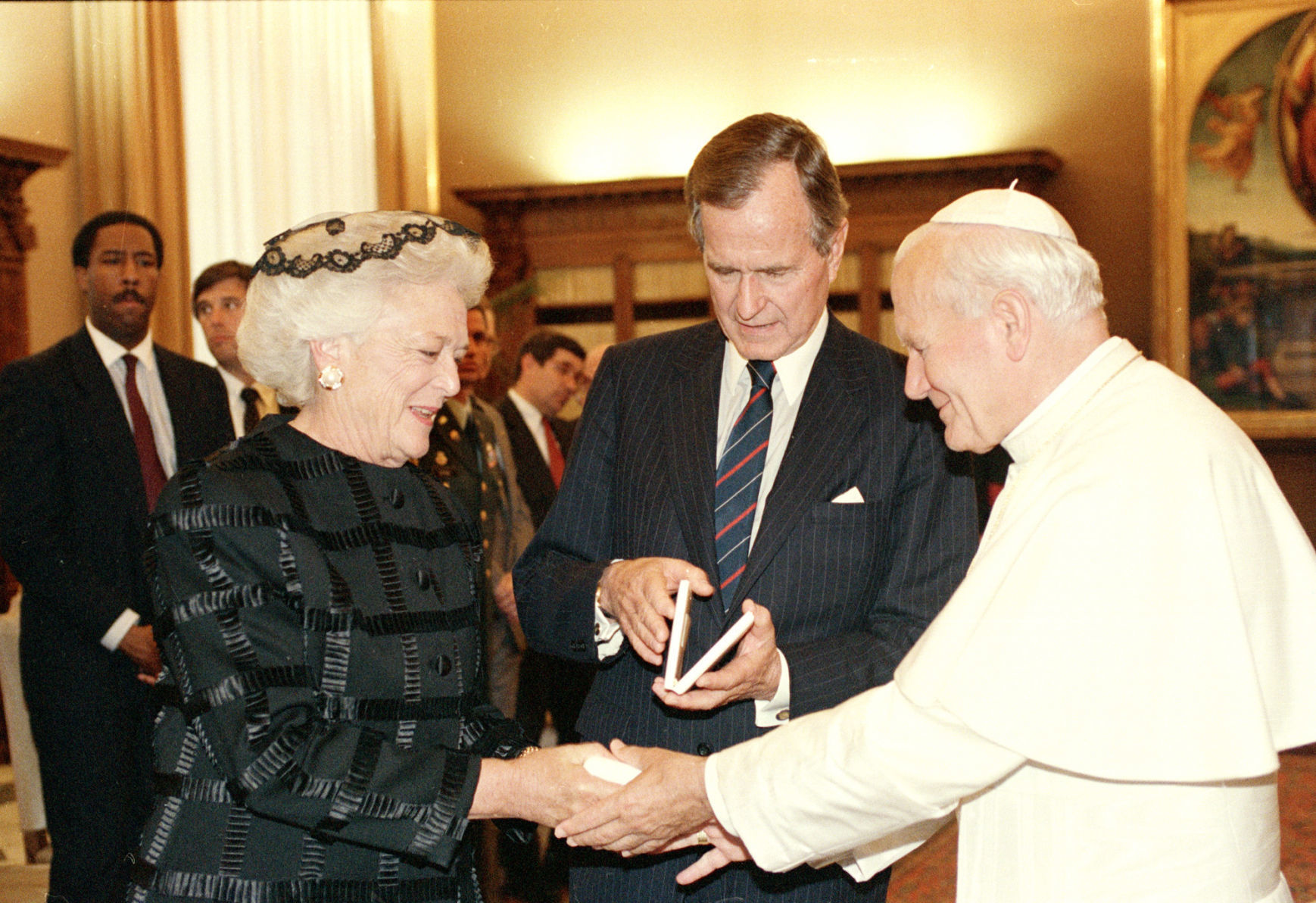 1989: Pope John Paul II, President George H.W. Bush and first lady Barbara Bush